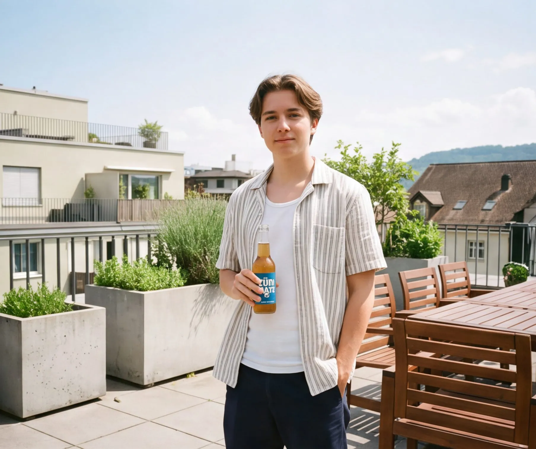 Züri Mate auf einer Terrasse